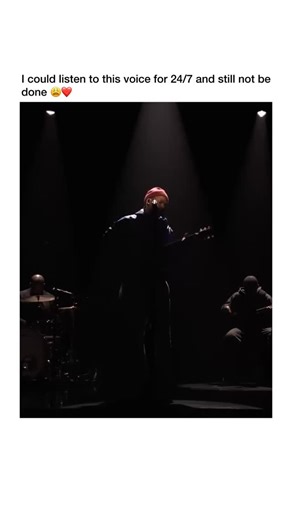 dreamingoncrystal on Instagram: "Daniel Caesar performs “Who Knows” with a calm that pulls you in instantly. No rush, no extra — just a voice that carries warmth, restraint, and emotion exactly where it needs to go. 🎤✨ Sometimes the softest performances say the most. This one stays with you. 🤍 . Via: The Tonight Show Starring Jimmy Fallon / @jimmyfallon In video: Daniel Caesar / @danielcaesar DM for credit or removal request (no copyright intended). All rights and credits belong to the respect