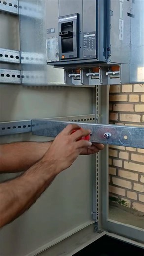 ‎رضامعلومات تابلوسازبرق صنعتی‎ on Instagram‎: "#تابلو_برق .اندازه برداشتن جهت شمش کشی"‎