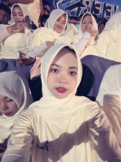 araa🌟 (@sastratara_)’s videos with The Night Is Still Young - Nicki Minaj