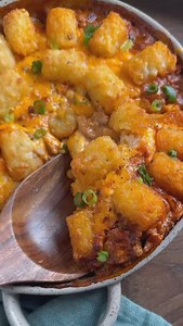 Tater Tot Casserole is the perfect comforting family friendly dish - all made low calorie friendly with lean seasoned ground beef with carrots and corn in a creamy sauce, topped with melted cheese and golden crispy tater tots. Cook time: 45 mins | Calories: 441 Grab these ingredients to make: extra lean ground beef onion garlic carrot tomato paste paprika Worcestershire sauce chicken stock frozen sweet corn light garlic and herb cream cheese cheddar tater tots or hash brown bites spring onions o