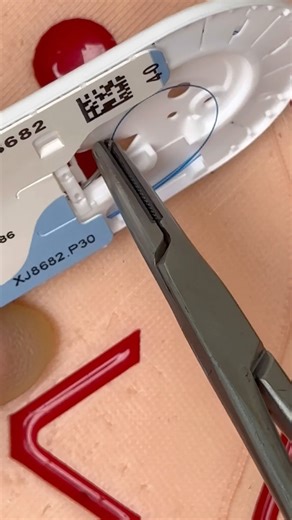 Proper Suture Packet Technique 😷 #goodtoknow #surgeonlife #vet #medicine #funfacts #suturing #hacks