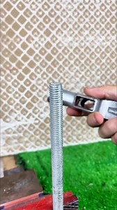 Bricklayer creates indestructible hammer #bricklayer #tools #tools #diy #tips | Casal Gambiarra11