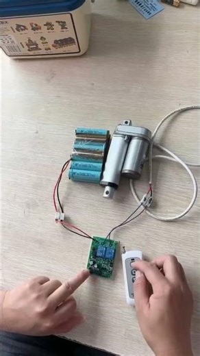 電動 シリンダ アクチュエーター リモコン 12V電源 筒型 直線運動 推力1000N/100㎏ 10mm/s ドア/窓の開閉 伸長/収縮/伸縮/昇降装置