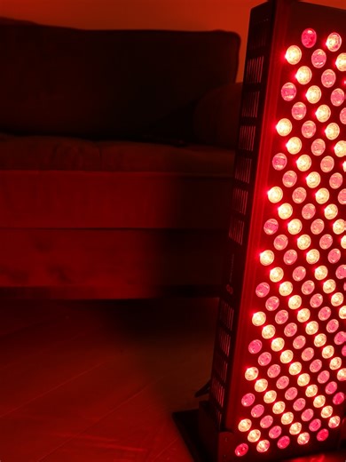 Tim Robards on Instagram: "SWIPE LEFT TO TURN ME ON… I took this @boncharge_ red light panel with me all the way to the UK because the difference I’ve felt in my sleep since using it has been really noticeable… Plus I wasn’t going to get much sunlight this time of year in London. If you didn’t know, this panel has red and near infrared, 2 different light frequencies known to help muscle recovery, skin, improve sleep and a bunch of other things. Mainly working to improve mitochondrial function to