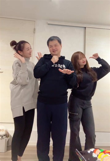 親子ダンス！母と子供の楽しいひととき