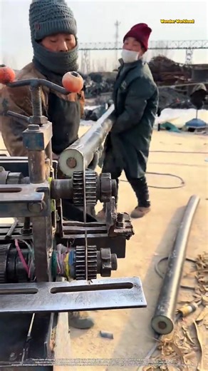 Heavy-Duty Industrial Operations: Mechanical Leverage and Large-Scale Cable Stripping Techniques