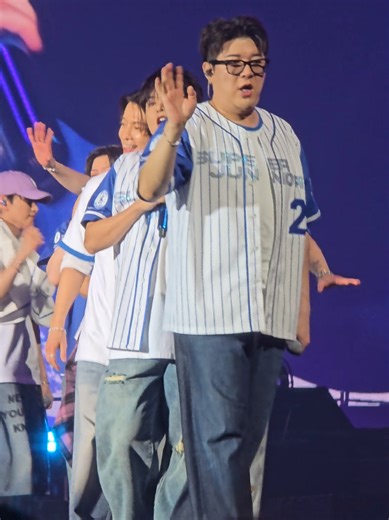 Super Junior's Happiness Performance at Super Show 10