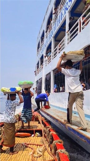 চলন্ত ঈগল ৩ লঞ্চ থেকে ট্রলারে নামলো #shorts #trending #launch