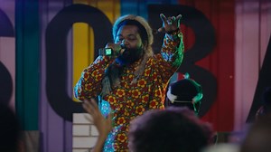 Tonight, there's a special performance from the award-winning musician, Sjava on campus! 🙌🏾 💃🏾 🕺🏾 Make sure you don't miss this special #heritageday performance on #etvNikiwe at 18:30. #Nikiwe | e.tv Kelders Van Geheime