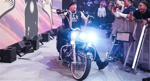 Undertaker Reveals Close Call With Cameraman During WWE RAW Netflix Premiere Rehearsals | PWMania - Wrestling News