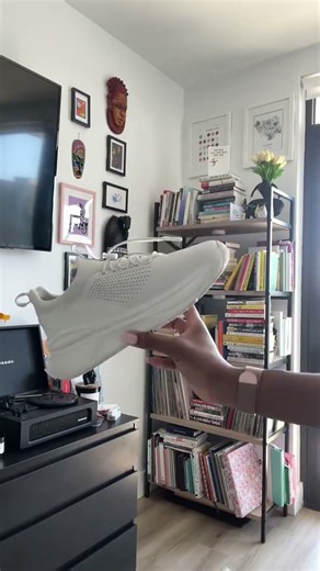 OOTD work edition: Wearing Extremes Collection in the shade Earth + Shoes Brilliant White 🌍 🤎🩺