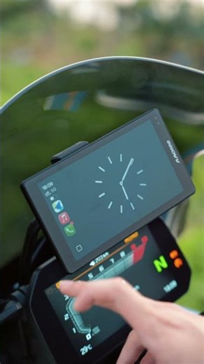 INNOVV N2BMW CarPlay navigation and smart screen features