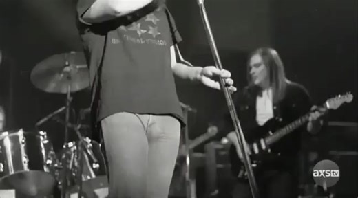 74K views · 2.4K reactions | "Ronnie was a Maniac, and absolute Maniac, every night something traumatic would happen!!"- Ed King. - Ed tells the story of Ronnie flippin out, and grabbing him by the throat! Torture Tour ! On April 1, 1975, in Lake Charles, Louisiana. Ronnie gathered everybody into a room and ripped off his shirt and yelled you are all stealing from me, and broke a lamp on the nightstand! - Rock'n'Roll gwtw 34 | Pronounced: 'Lĕh-'nérd 'Skin-'nérd | Facebook