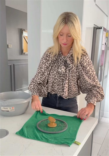 Quick Sofa Refresh: Easy Cleaning Tips