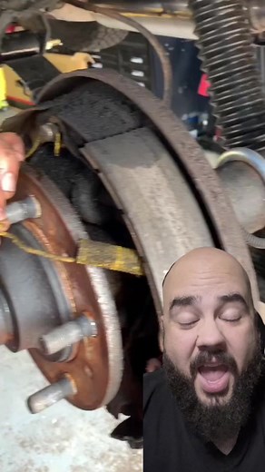 7.1M views · 11K reactions | Apoco no!? #guillermomoellermx #performancecustomsmx #mecanicos #autos #lsswap #carmods #tips #frenos #brakes #mechanic | Performance Customs | Facebook