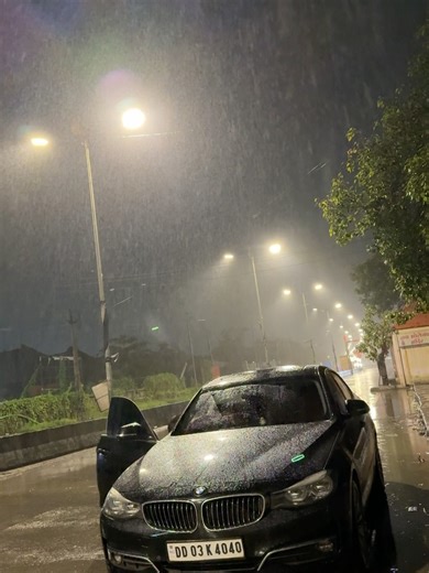Darpan Mahyavanshi🇮🇳 on Instagram: "Who’s up for a late night drive in this weather? #instagram #instagood #viral #trending #explore #explorepage #instalike #instapic #mood #instamood #cars #bmw #love"
