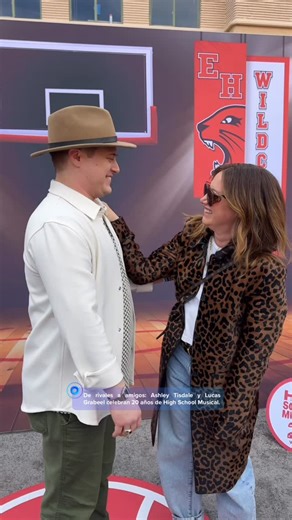 Peoople | El paso típico de Sharpay y Ryan en High School Musical 🥹 #ashleytisdale #lucasgeabeel #hsl #highschoolmusical | Instagram