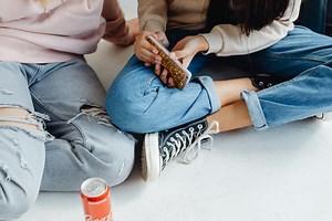 Phone Case That Holds Credit Cards & Cash: 10 Best Options