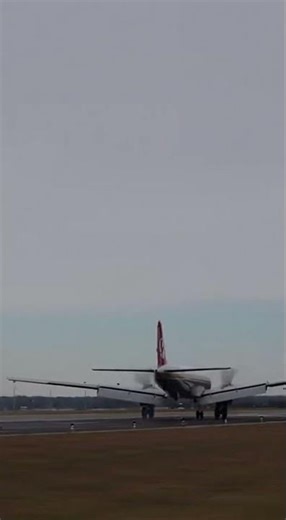 Así aterrizaba un bimotor en los años 30 | Boeing 247