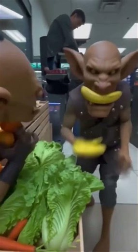 Exclusive Footage: Goblins Looting L.A. Stores