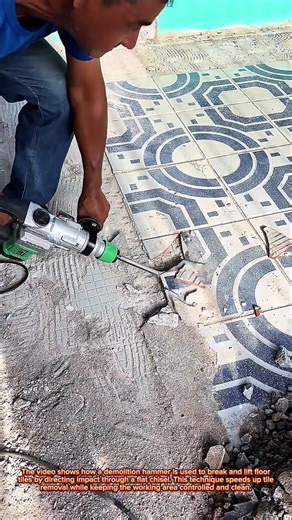 Fast Tile Removal Using a Demolition Hammer for Clean and Precise Renovation