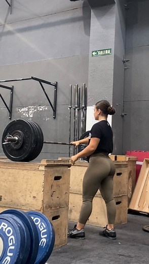 Naroa Arrasate on Instagram: "Quería dejar los 120kg después de este wod tan guay🧚🏻‍♀️✨💐: For time (cap 20´) 21/16 cals row/ass 6 c&j 70% 21/16 cals row/ass 4 c&j 80% 21/16 cals row/ass 2 c&j 90% 21/16 cals row/ass 1 c&j 95% *remaining time find heavy clean @etw_program"
