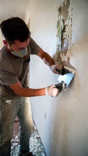 Smart idea to scrape paint off walls using simple tools #shorts