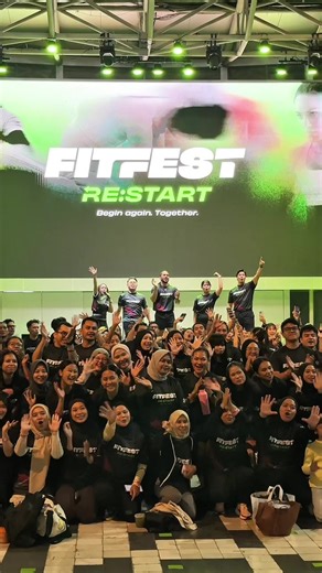 Malam hari justru makin seru! Mixed cardio bersama Jeremiah Lakhwani dan Yoshi Sudarso, penuh energi dari awal sampai akhir. Terima kasih FitSquad yang sudah ikut meramaikan dari awal hingga selesai. Sampai bertemu lagi. #iBoxIndonesia #iBoxFitFest