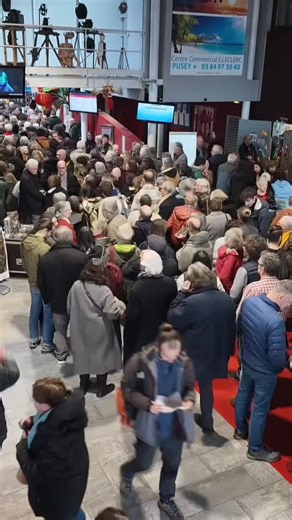 Festival International des Cinémas d'Asie de Vesoul on Instagram: "🎥✨ TIMELAPSE ✨🎥 🇫🇷 prenons quelques instants pour vous regarder, vous, festivaliers, venir en masse au Cinéma Majestic, prendre vos places et assister aux projections. Sans vous, rien n’est possible. MERCI 🫶🏻 🇬🇧 Let's take a moment to look at you, festival-goers, coming in droves to the Majestic Theater, taking your seats, and attending the screenings. Without you, nothing is possible. THANK YOU 🫶🏻 #Cinema #Vesoul #Fica