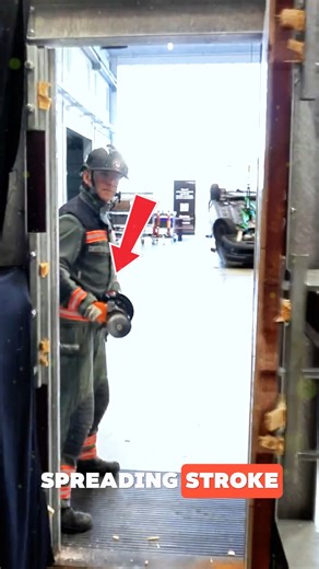 The World’s Most Powerful Door Ram This powerful door ram can open any door in seconds with unmatched precision and strength. Designed for rescue teams and law enforcement, it delivers incredible force safely and efficiently. A true breakthrough in entry technology! Credits : @HolmatroRescue, @HolmatroLawEnforcement-t4j, / YT #EmergencyTools #Innovation #RescueTech #usa #home | Bee Force News