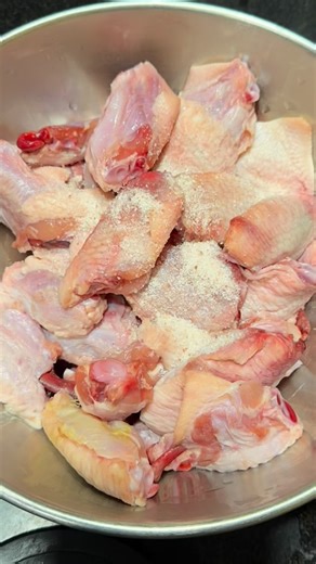 Aliment Official on Instagram: "How to Start Your Home Chef Business Most home chefs make the same mistake: putting everything on the menu. If you want to grow, you must choose one value lane and stick to it: ✨ Unique product ✨ High quality ✨ Or affordable, average-quality product There’s a customer for every niche, but you can’t serve all of them. After 7 years in the industry, I’m teaching you how to build a profitable home chef business, step by step. . . . . . [home chef Pakistan, home based