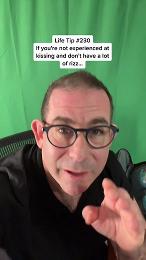 Kissing Tips for Beginners: 3 Ways to Approach Your First Kiss