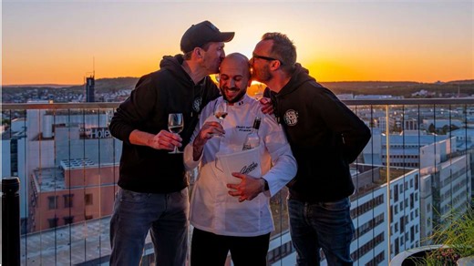 Porsche Design Tower in Stuttgart: Deutsch-französische Freundschaft ist bei Sunset-Party dem Himmel so nah