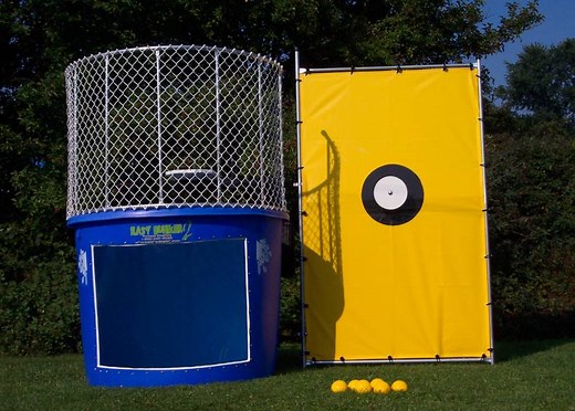 Dunking Booth #2581 - Aabco Rents Inc