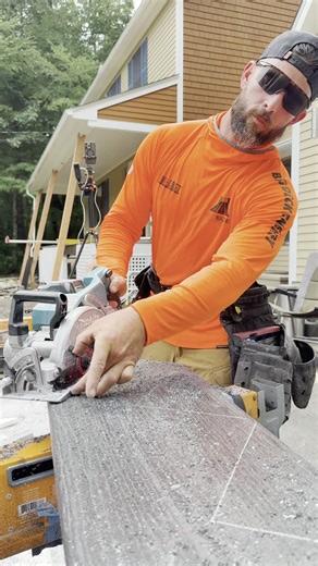 The T1 Overalls brings 4-way stretch, moisture-wicking soft‑shell material, and removable knee pads together in a lightweight package. | TRUEWERK