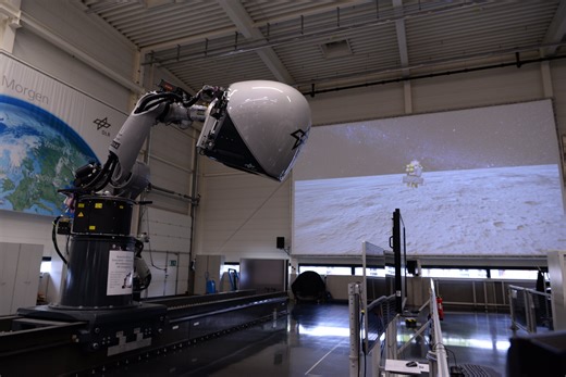 ESA astronaut performs simulated polar Moon landing