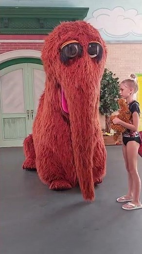 Meet Snuffleupagus Sesame Place Sea World Philadelphia Sesame Street Snuffy