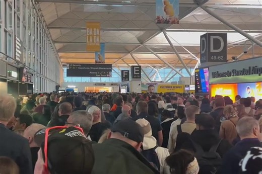 Chaos at Stansted airport following fire in lounge - AOL
