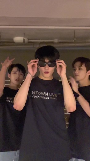 Rock Stars at SMTOWN LIVE 2022 TOKYO ft. MARK, RENJUN, JISUNG