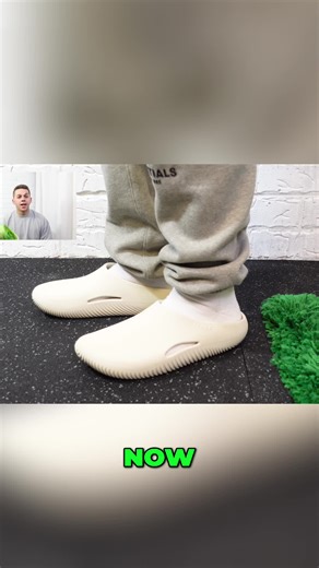 The Croc Mellow Clog: refined comfort without the bulkiness of the original Crocs. What’s your thought on these?🤨