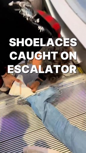 【🚨🎢 Escalator Scare: Watch Your Laces!👟⚠️】 What was meant to be a quick ride turned into a nerve-wracking moment when a girl’s shoelace got caught at the end of the escalator! 😰 Thankfully, she reacted quickly and managed to get free without injury — but it’s a reminder for all of us: 🧵 Always double-check your shoelaces before stepping onto an escalator 👟 Tuck them in or tie them securely 👀 Stay alert, especially with kids around! A small slip can lead to a serious accident — let’s all r