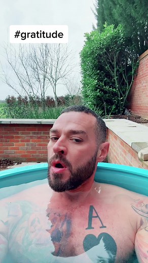 Matt Willis (@mattwillisofficial)’s videos with original sound - Matt Willis