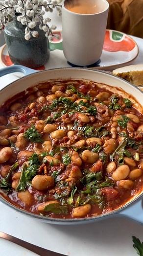 Smoky butter bean and chorizo stew 😍 recipe: https://www.bytheforkful.com/vegan-chorizo-and-butter-bean-stew/ | By The Forkful