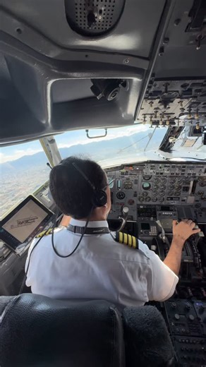 Sam Chui on Instagram: "My kind of aviation adventure - flying 44 year old B737-200F. It took a long time to rotate out of Bogota due to the high altitude. An immediate right turn after to avoid terrain in front. #samchui #aerosucre #aerosucrecargo #737 #Boeing737 #bogota #colombia #flying #pilot #cockpit #aviationlovers"