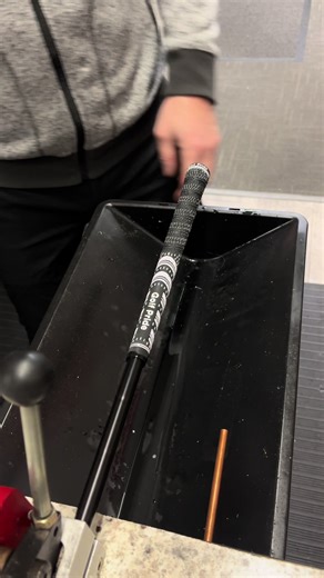 A quick grip for your Friday 🤩 @Golf Pride MCC Cord #asmr #golf #customclubs