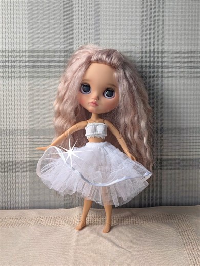 Blossom tries on Swish petticoat for size, and practices her posing New Blythe size petticoats coming soon... #blythe #blythedollclothes #blythedoll #balljointeddoll #sundaepetticoats