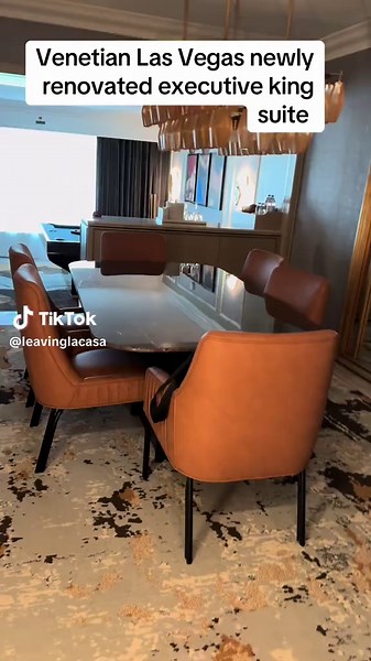 Gorgeous Newly Renovated Executive King Suite at Venetian