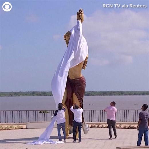 SHAKIRA STATUE: A giant bronze statue of Grammy-winning singer Shakira was unveiled in her home city of Barranquilla, Colombia. The 21-foot-tall sculpture was created to show millions that "they can pursue their dreams and any of them can achieve what they want." https://www.kens5.com/article/news/nation-world/pop-star-shakira-tax-fraud-trial-reaches-deal-with-spanish-prosecutors/507-957a0386-7440-43d1-9c65-d9187a8c43f8?tag1=kensshare | KENS 5 & Kens5.com