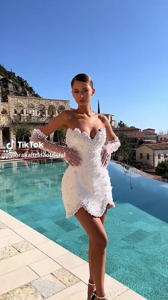 Elegant Strapless Mini Bridal Dress with Pearls