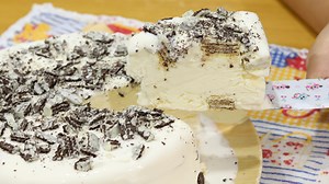 Faça a Melhor Torta Sorvete usando apenas 3 ingredientes simples! Você vai querer fazer todo dia Ingredientes: 2 caixinhas de creme de leite (400g) 1 lata ou caixa de leite condensado (395g) 2 caixinhas de bis Para aprender a fazer é só assistir o vídeo acima, onde eu te dou todas as dicas com muito carinho❤️ | Frigideira com tampa Juliana Reis